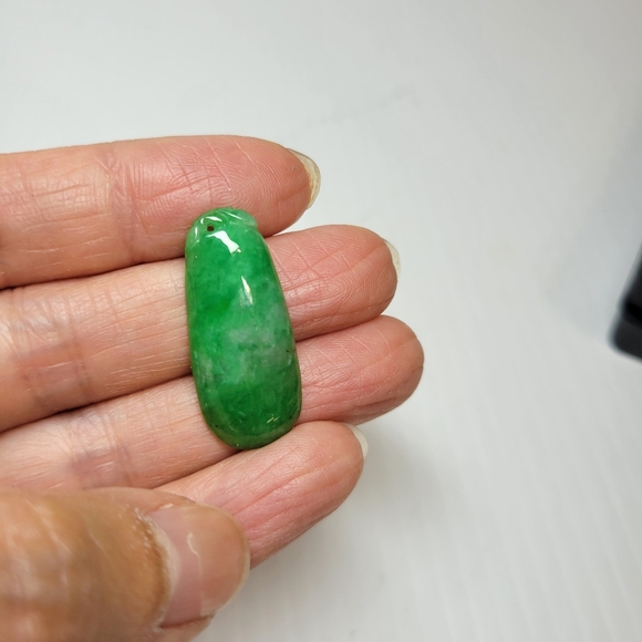 Natural untreated translucent grade A green jade pendant necklace - Picture 3 of 8